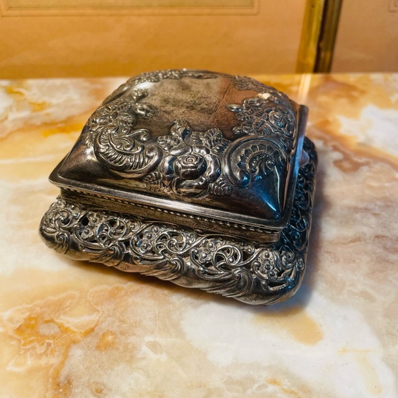 Vintage Wilcox Silver-plated Art Nouveau style Hinged Lid Trinket Jewelry Box - Picture 3 of 11